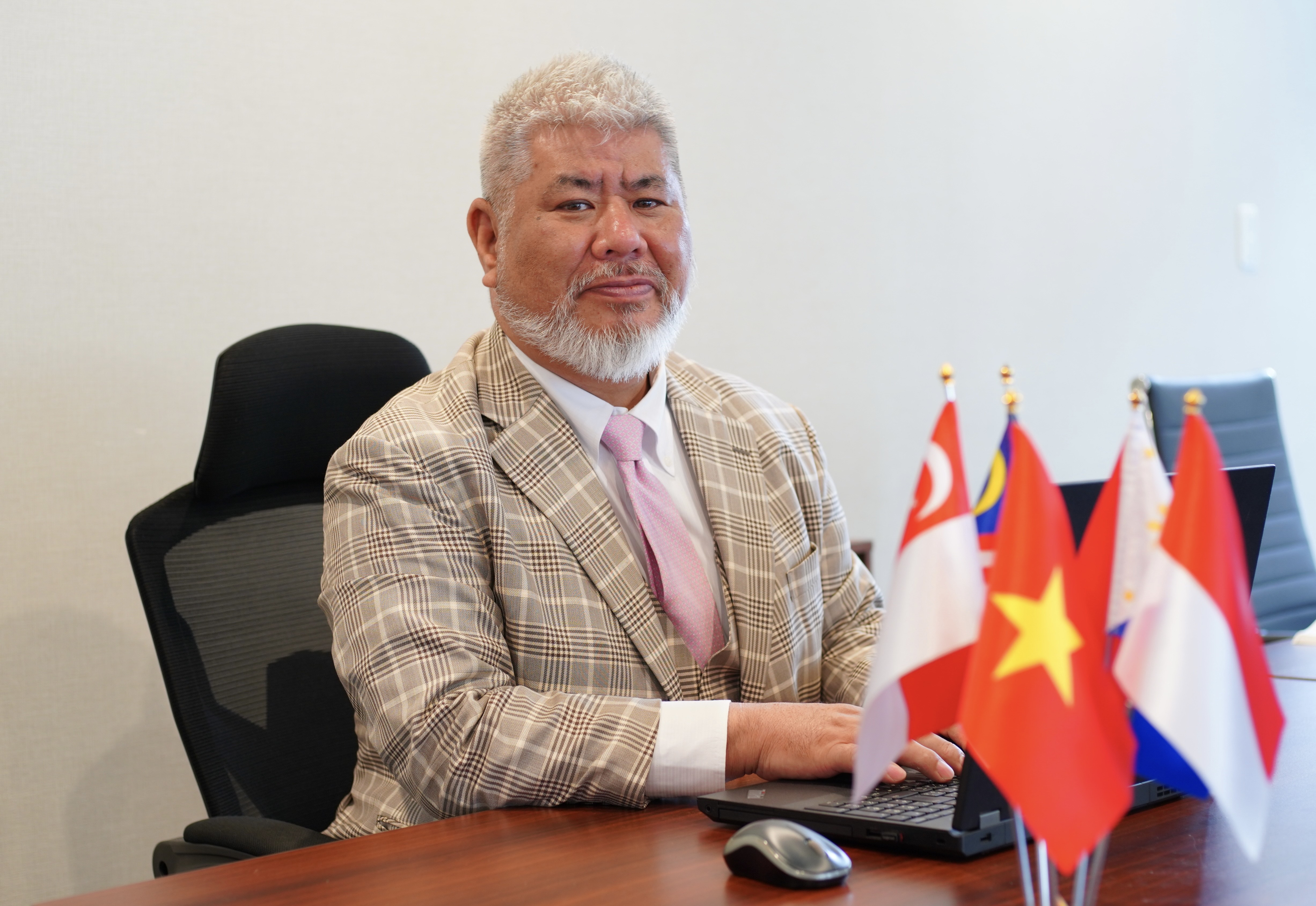 羽部 英夫 - 代表取締役